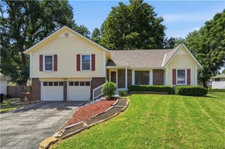 10230 Oakmont Circle, Lenexa, KS 66215