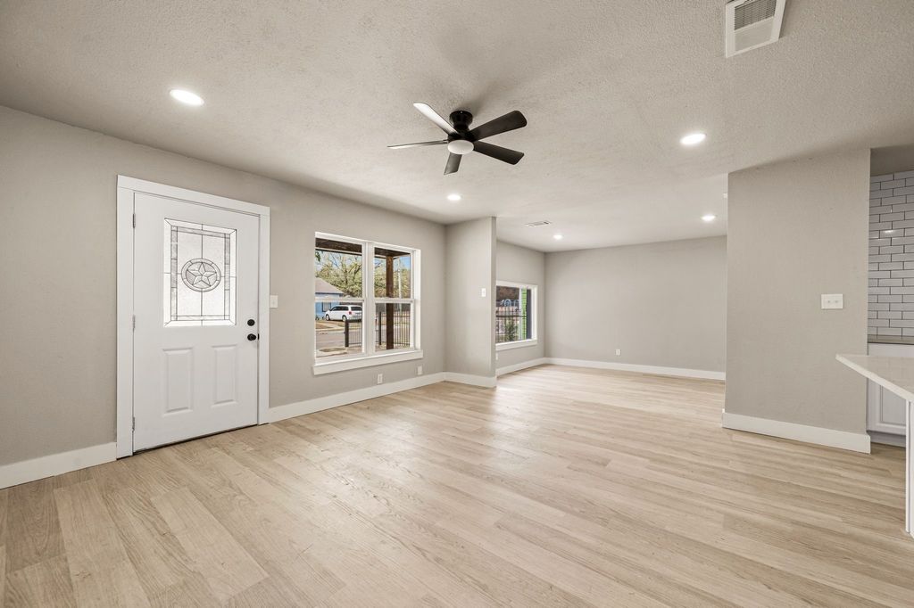 3855 Dowdell Street, Fort Worth, TX 76119 — photo 2