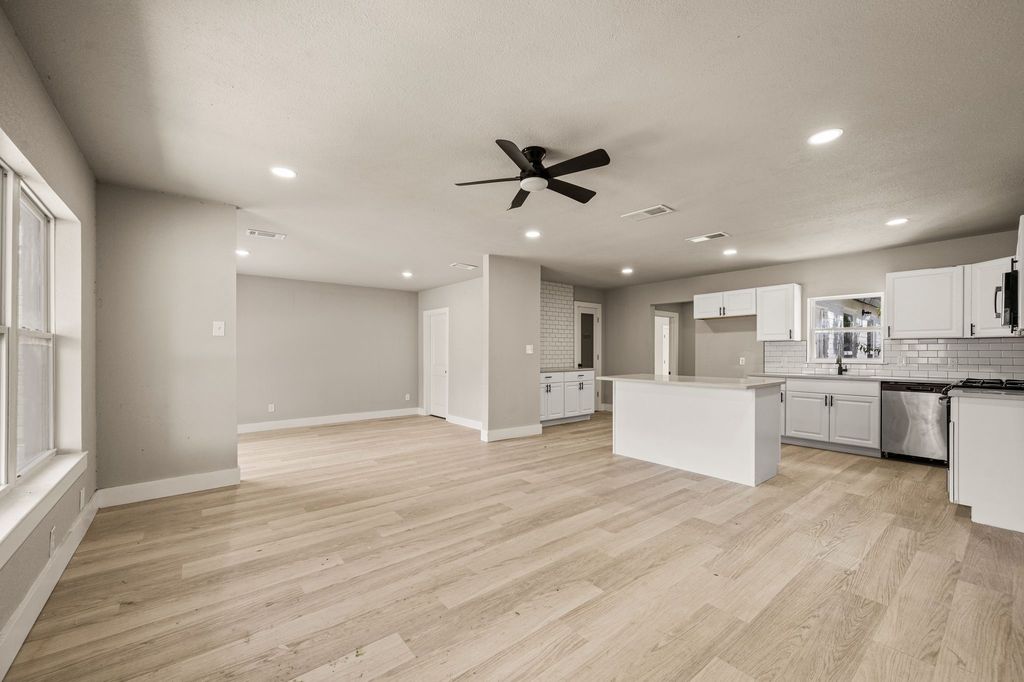 3855 Dowdell Street, Fort Worth, TX 76119 — photo 3
