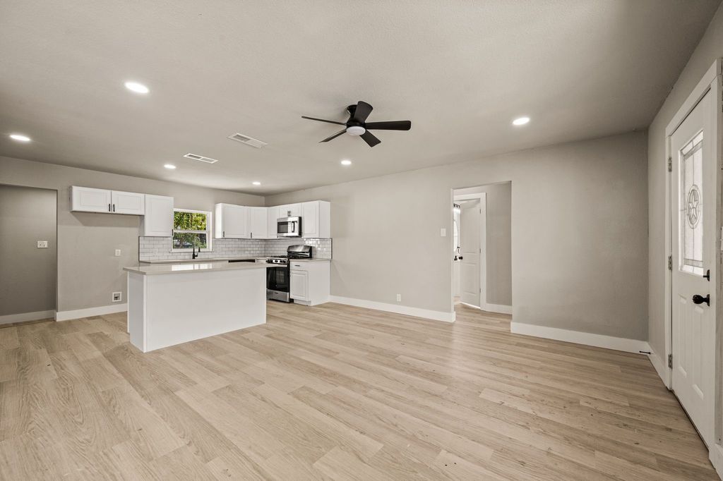 3855 Dowdell Street, Fort Worth, TX 76119 — photo 4