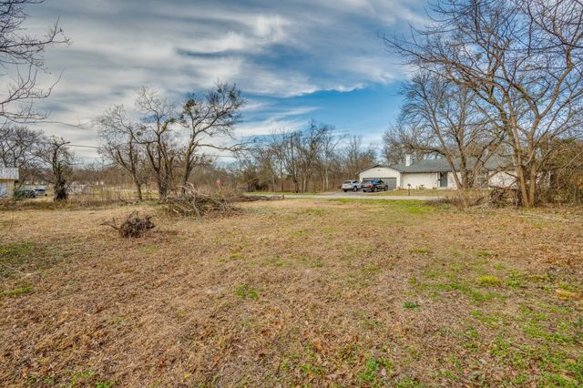 208 W 9th Street, Kemp, TX 75143