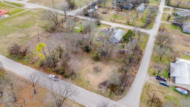 208 W 9th Street, Kemp, TX 75143