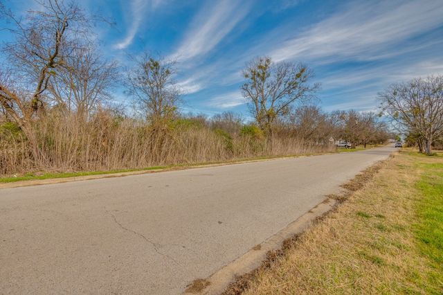 208 W 9th Street, Kemp, TX 75143