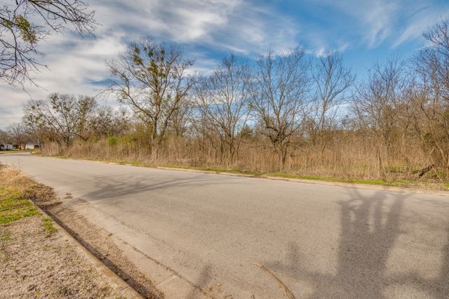 208 W 9th Street, Kemp, TX 75143