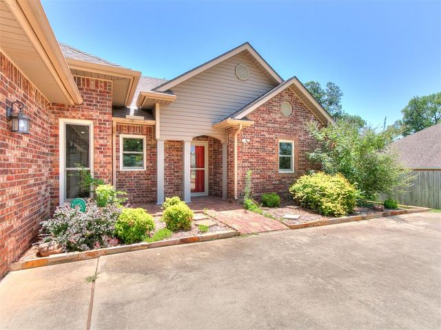 661 Lakeside Drive, Noble, OK 73068