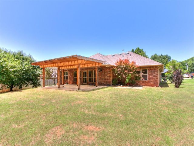 661 Lakeside Drive, Noble, OK 73068