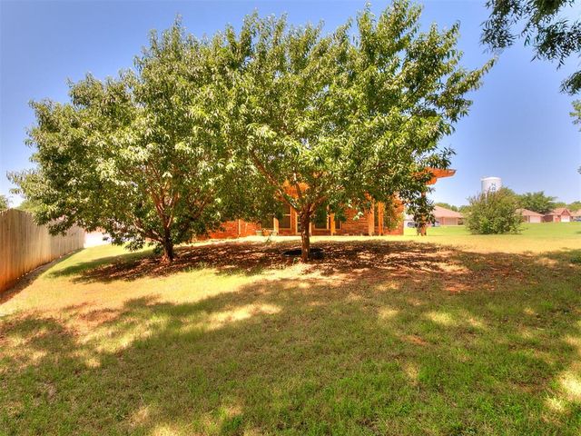 661 Lakeside Drive, Noble, OK 73068