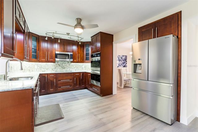 1050 RAFAEL BOULEVARD NE 1, St Petersburg, FL 33704