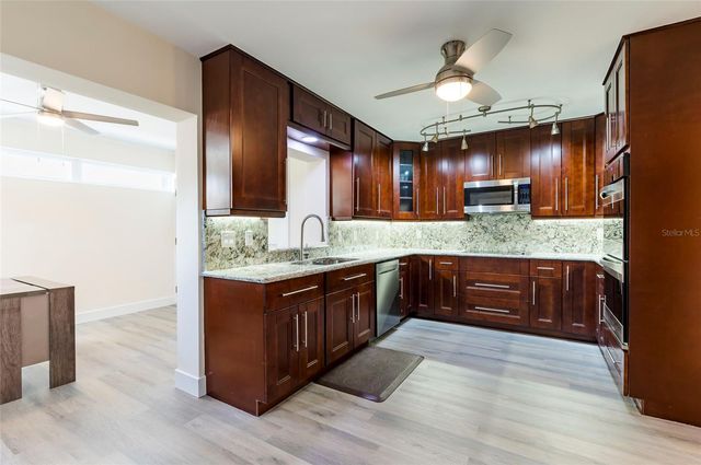 1050 RAFAEL BOULEVARD NE 1, St Petersburg, FL 33704