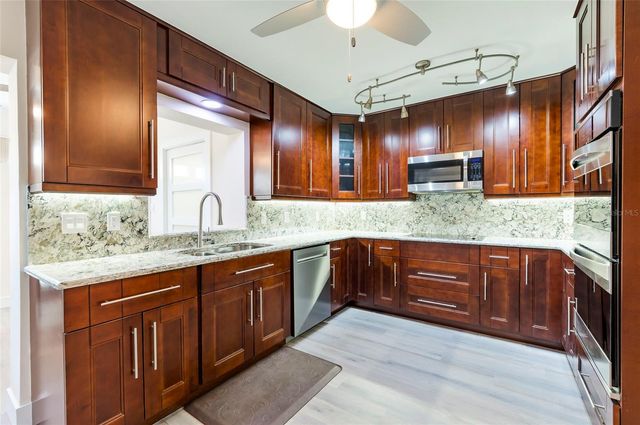 1050 RAFAEL BOULEVARD NE 1, St Petersburg, FL 33704