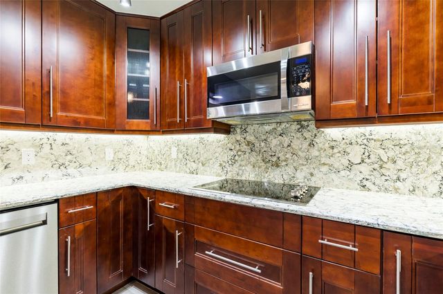 1050 RAFAEL BOULEVARD NE 1, St Petersburg, FL 33704