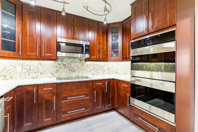 1050 RAFAEL BOULEVARD NE 1, St Petersburg, FL 33704