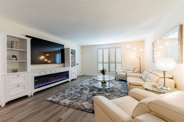 1050 RAFAEL BOULEVARD NE 1, St Petersburg, FL 33704