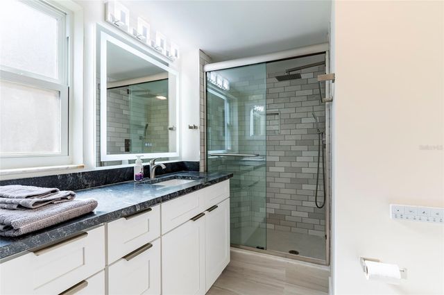 1050 RAFAEL BOULEVARD NE 1, St Petersburg, FL 33704