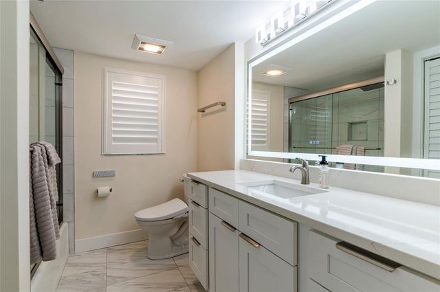 1050 RAFAEL BOULEVARD NE 1, St Petersburg, FL 33704