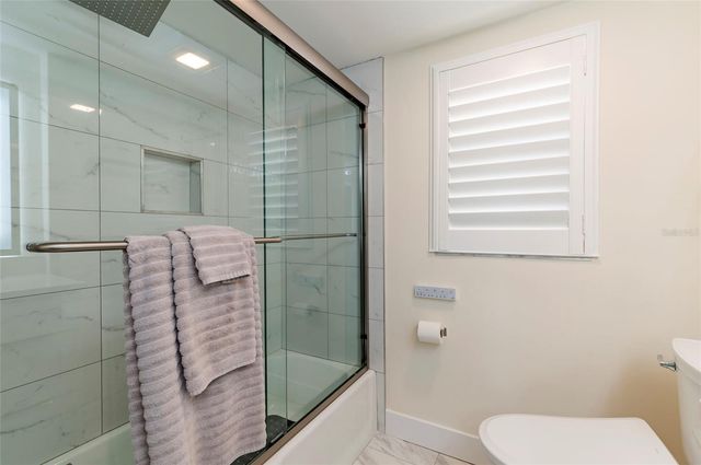 1050 RAFAEL BOULEVARD NE 1, St Petersburg, FL 33704