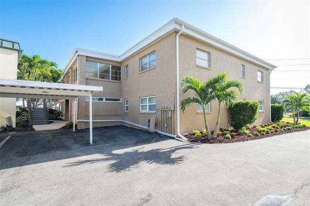 1050 RAFAEL BOULEVARD NE 1, St Petersburg, FL 33704