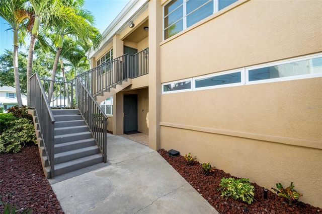 1050 RAFAEL BOULEVARD NE 1, St Petersburg, FL 33704