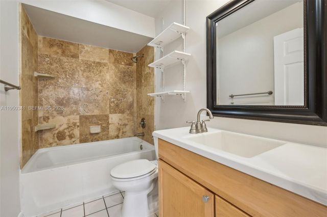 204 N D St, Lake Worth, FL 33460