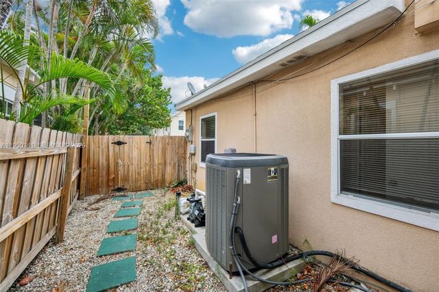 204 N D St, Lake Worth, FL 33460