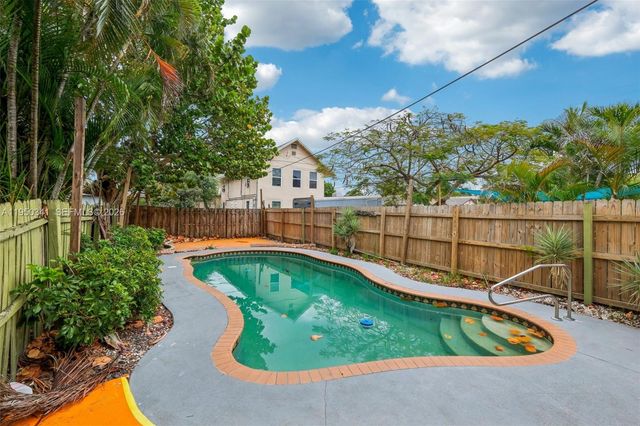 204 N D St, Lake Worth, FL 33460