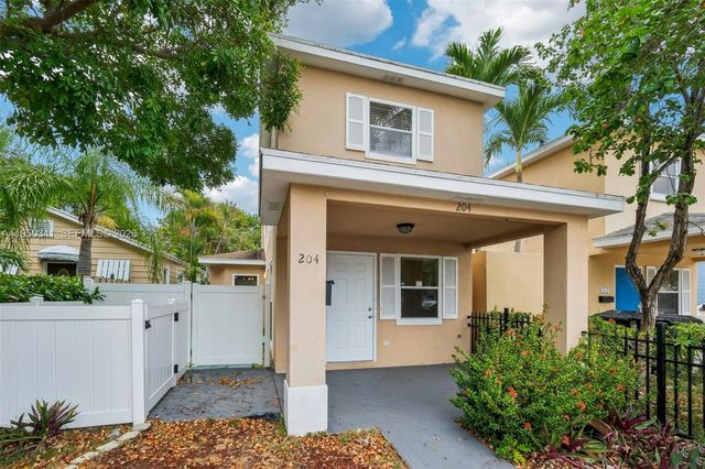 204 N D St, Lake Worth, FL 33460
