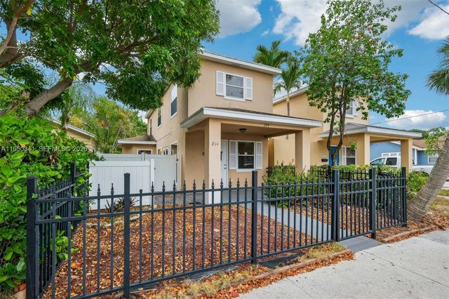 204 N D St, Lake Worth, FL 33460