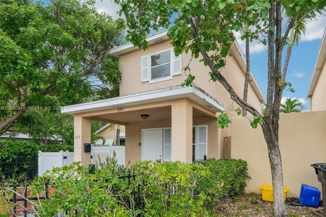 204 N D St, Lake Worth, FL 33460
