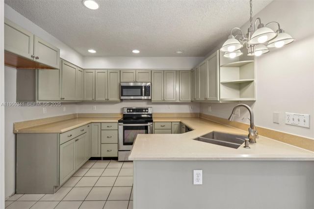 204 N D St, Lake Worth, FL 33460