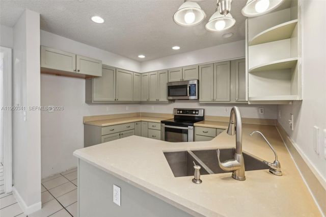 204 N D St, Lake Worth, FL 33460