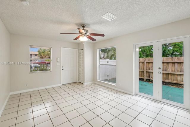 204 N D St, Lake Worth, FL 33460