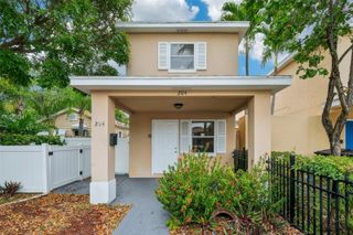 204 N D St, Lake Worth, FL 33460