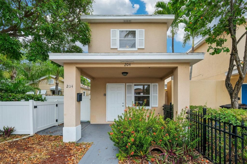 204 N D St, Lake Worth, FL 33460