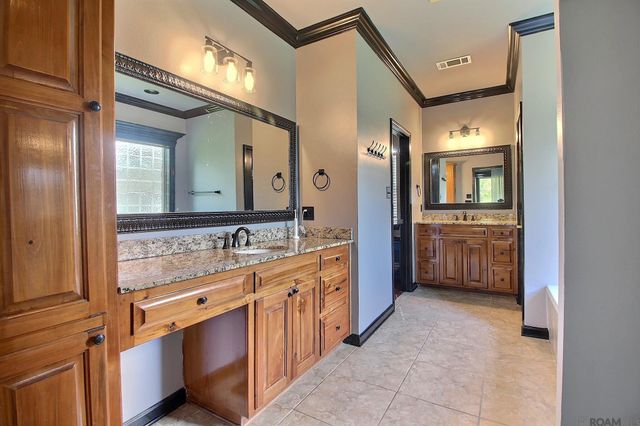 18011 Pierside Ln, Prairieville, LA 70769