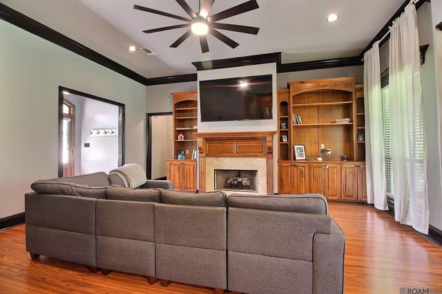 18011 Pierside Ln, Prairieville, LA 70769