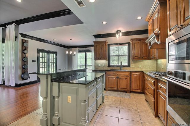 18011 Pierside Ln, Prairieville, LA 70769