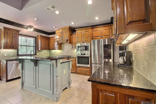 18011 Pierside Ln, Prairieville, LA 70769