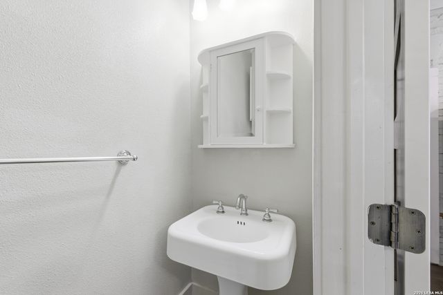 505 Belknap B, San Antonio, TX 78212