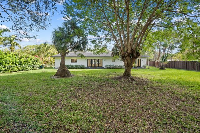 12820 SW 83rd Ct, Pinecrest, FL 33156