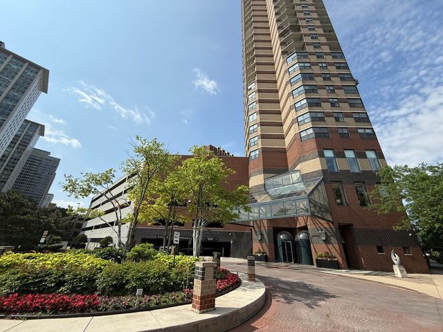 3660 N Lake Shore Drive 1309, Chicago, IL 60613