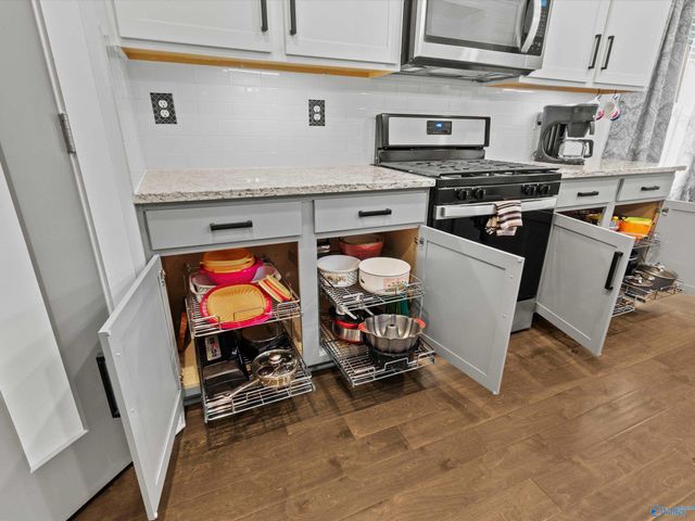 21995 Natures Cove Drive, Athens, AL 35613