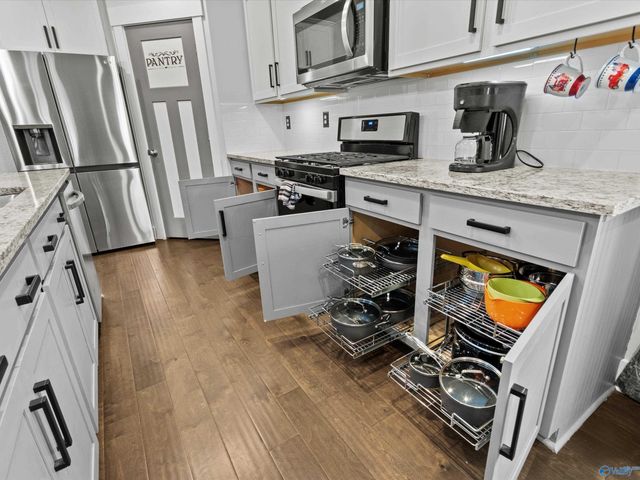 21995 Natures Cove Drive, Athens, AL 35613