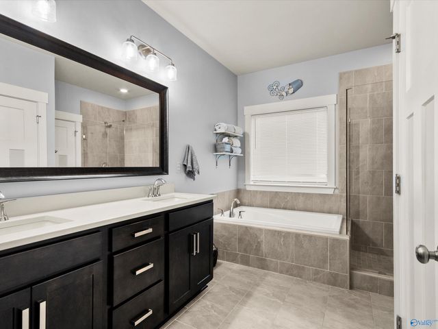 21995 Natures Cove Drive, Athens, AL 35613