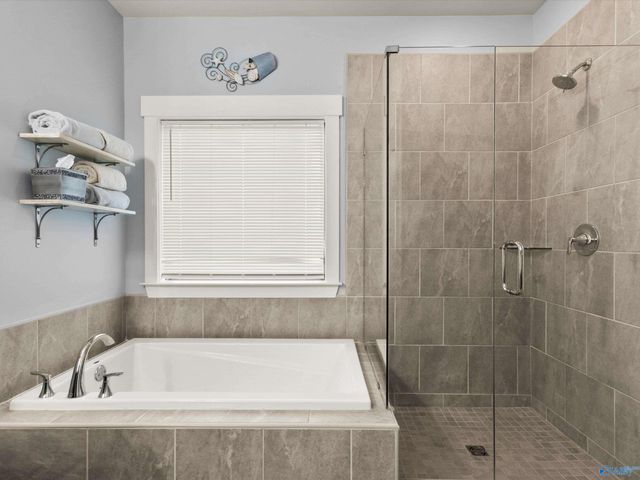 21995 Natures Cove Drive, Athens, AL 35613