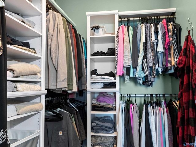 21995 Natures Cove Drive, Athens, AL 35613