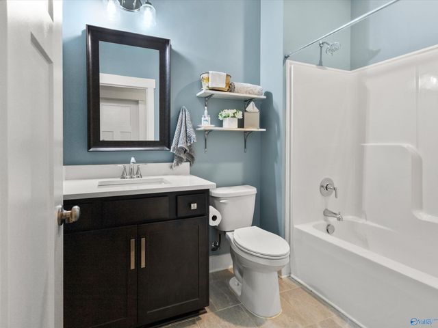 21995 Natures Cove Drive, Athens, AL 35613