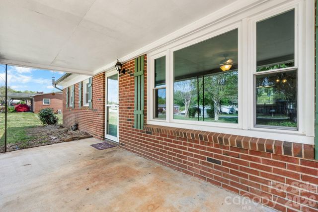2525 Old Trenton Place, Lenoir, NC 28645