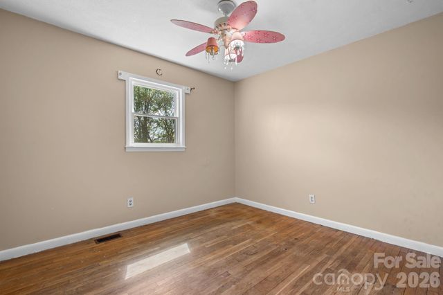 2525 Old Trenton Place, Lenoir, NC 28645