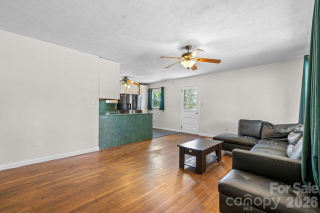2525 Old Trenton Place, Lenoir, NC 28645