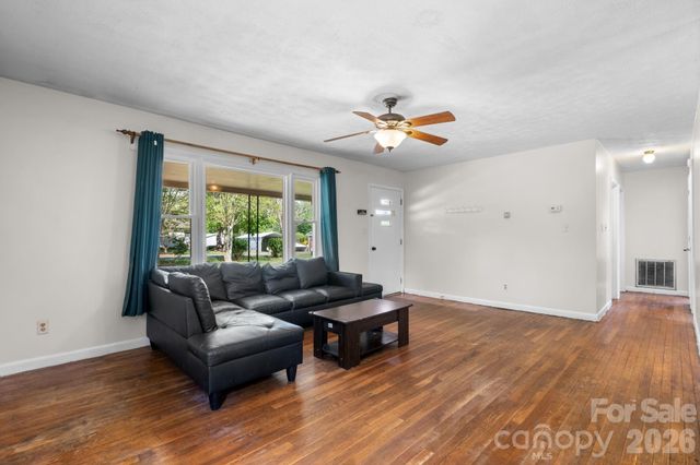 2525 Old Trenton Place, Lenoir, NC 28645